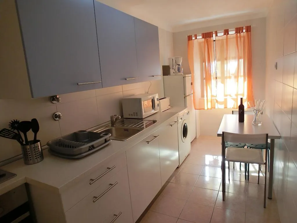 Typical Neighborhood In Lisbon Apartment 0*,